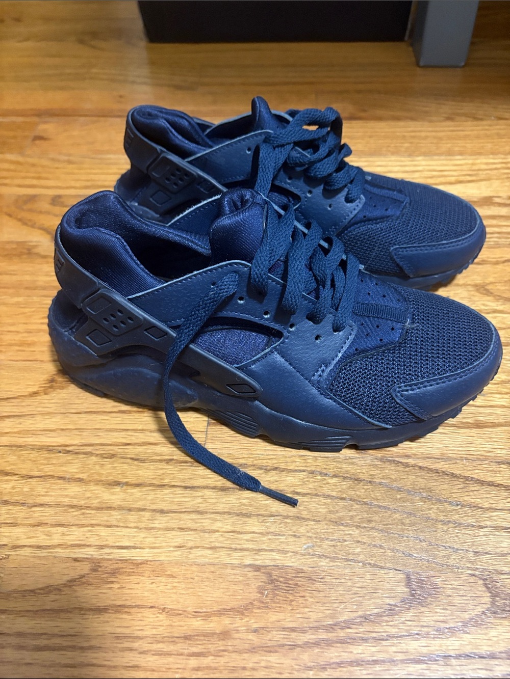 Nike Women's Navy Hurache Sneakers